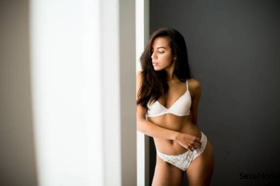 Élégance et sensualité dans Paris image 2